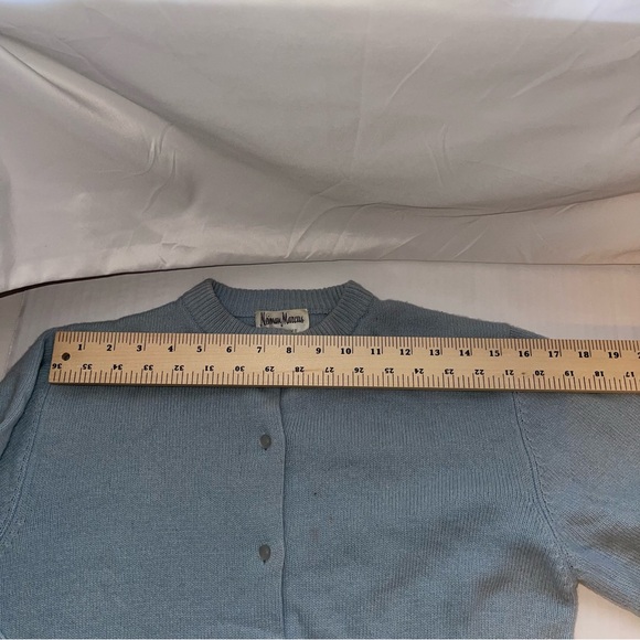 Women's Neiman Marcus 100% Cashmere Button Down Cardigan Sweater Size M - Picture 4 of 8